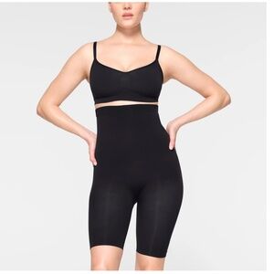 NEW SKIMS SCULPTING SHORT ABOVE THE KNEE ONYX Size 3X
